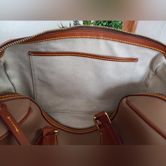 Dooney & Bourke, AWL, 3.0 Barrel Satchel 28, in Taupe - Picture 12 of 16